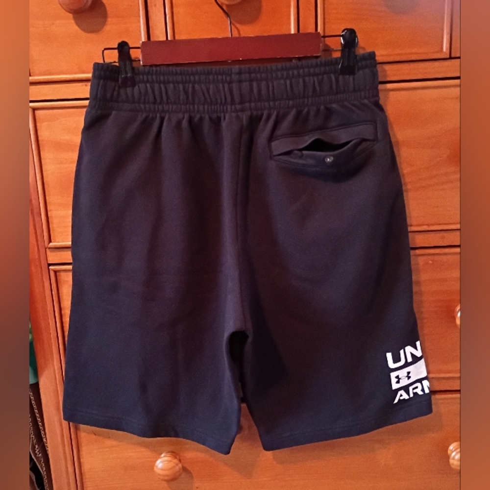 Men's Black Under Armour Fleece Shorts. Size Medium! - Picture 2 of 5
